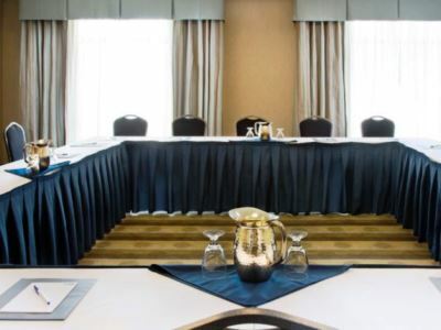Express & West - Nepean By Ihg Hotel 2*